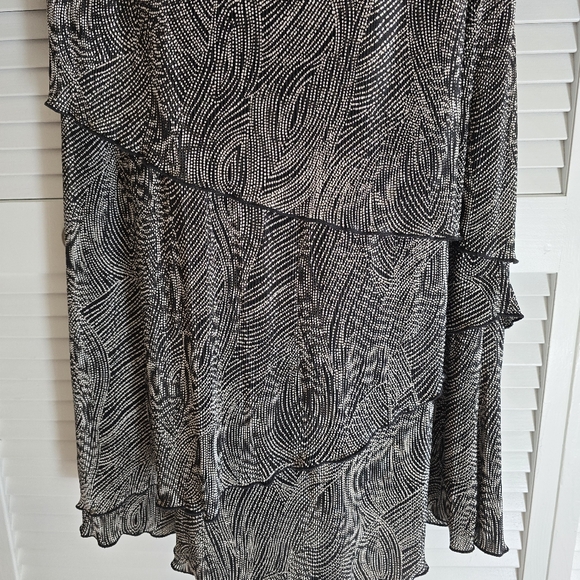 Elegant Black and White Patterned Dress size 18 - Picture 3 of 8